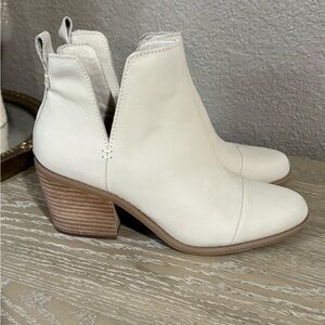 TOMS Shoes Everly Cutout - Size 7